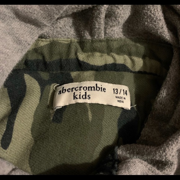 Kids Long serve button up hoodie..size 13/14 - Picture 3 of 3